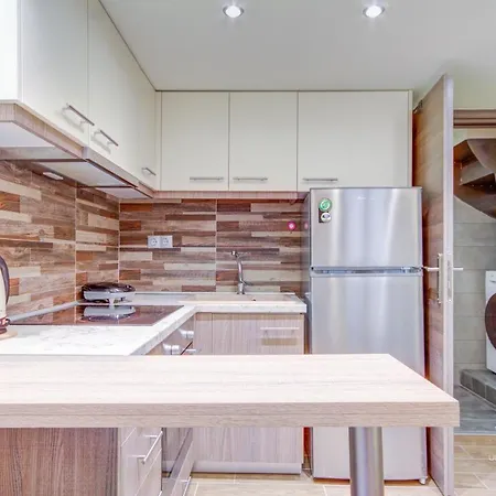 Dahlia Loft-apartment, Vesta Philoxenia Apartment *